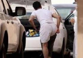 اربد: مواطن يخلع ملابسه احتجاجا تحرير مخالفة سير