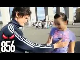 بالفيديو والصور : شاب  يلمس صدر 1000 بنت في يوم واحد