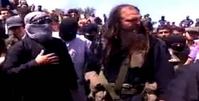 شاهد بالفيديو : ارهابيو النصرة .. قطع رؤوس وتمثيل بالجثث