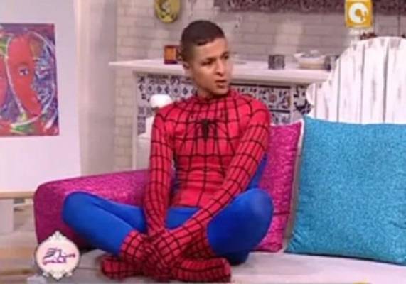سبايدر مان المصري يكشف عن هويته (فيديو)
