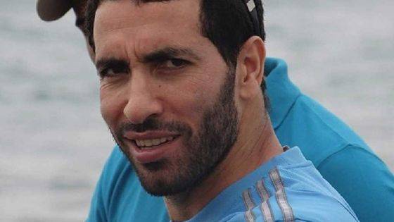 طفل جزائري معاق يقطع 300 كم من أجل مقابلة أبو تريكة