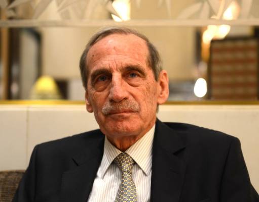 بين اليزابيث الأولى وعبدالله المبارك ويوسف الخازن