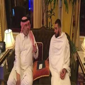 كريم بنزيما يؤدي مناسك العمرة