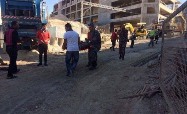 انهيار في مكة مول... لا وفيات والمصابون الى المدينة الطبية واغلاق الشوارع والمقاول نمر اللوزي  صور