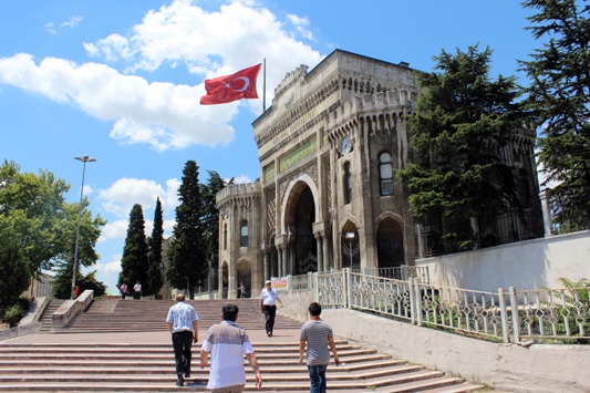 جامعات تركية عريقة تبدأ التدريس بالعربية