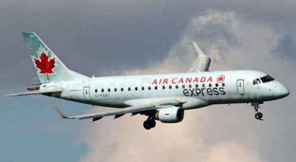 كندا تعاقب طيارا كاد يقود طائرة مخمورا..تفاصيل