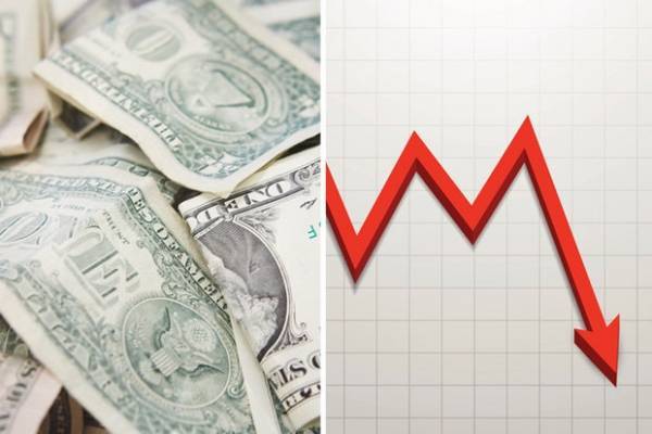 الدولار يسجل أدنى مستوى في 13 شهرا