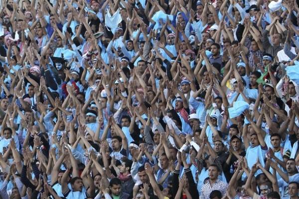 بالفيديو استقبال الجماهير لنادي الفيصلي في المطار