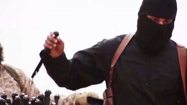 بالفيديو .. ظهور نادر لسفاح داعش دون قناع