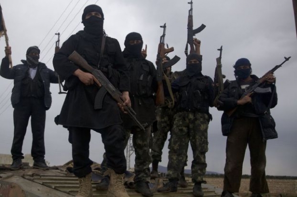 «داعش» ينشر فيديو لجنديين روسيين أسرهما في دير الزور وموسكو تنفي