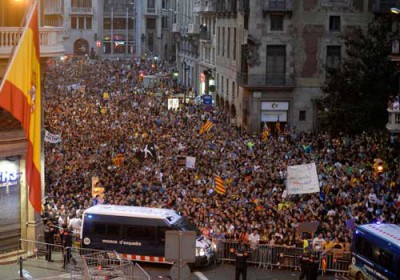 700 ألف متظاهر في برشلونة تنديدا بعنف الشرطة