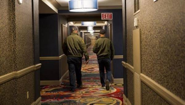 ماذا وجدت الشرطة الامريكية في غرفة سفاح لاس فيغاس ؟؟ فيديو وصور