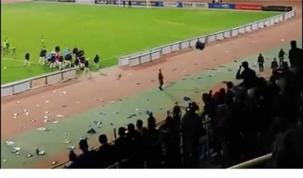 اعمال شغب وتكسير محال بعد مباراة الرمثا وشباب الاردن في اربد