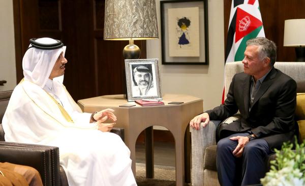 الملك يستقبل وزير خارجية دولة قطر