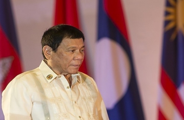 الرئيس الفلبيني يصل إلى عمان في زيارة رسمية