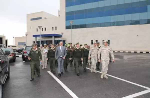 اللواء سعد جابر يزور مستشفى الملكة علياء