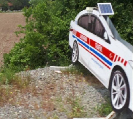 بالصور... الشرطة التركية تستخدم سيارات من الورق