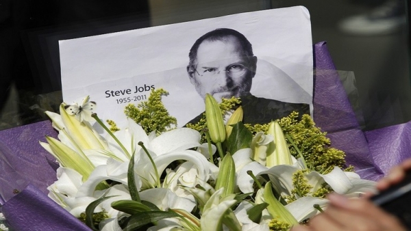 ستيف جوبز مازال على قيد الحياة في مصر ( صورة ) تثير جدلا واسعا على الإنترنت