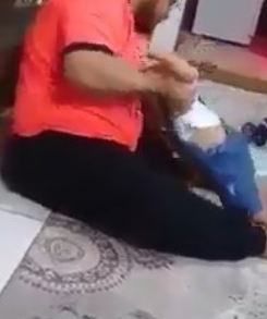 فيديو  متداول ومرعب لشخص يعذب طفلة.. وتصريح من الامن العام (صور)