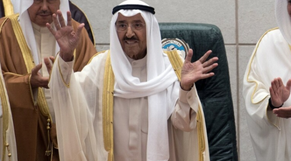 أمير الكويت يقبل استقالة حكومة بلاده