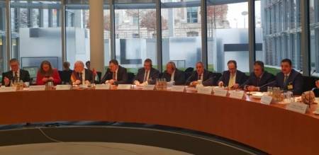 امام البرلمان الألماني، البطاينة يرد على سؤال حول ما يسمى بصفقة القرن ماذا قال ؟