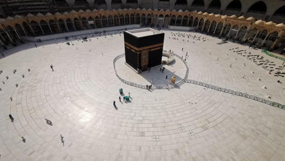 السعودية تنفي استئناف الصلاة في المساجد