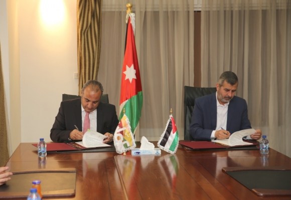 البيئة وأمانة عمان توقعان اتفاقية لأتمتة الخدمات المتعلقة  برخص المهن.
