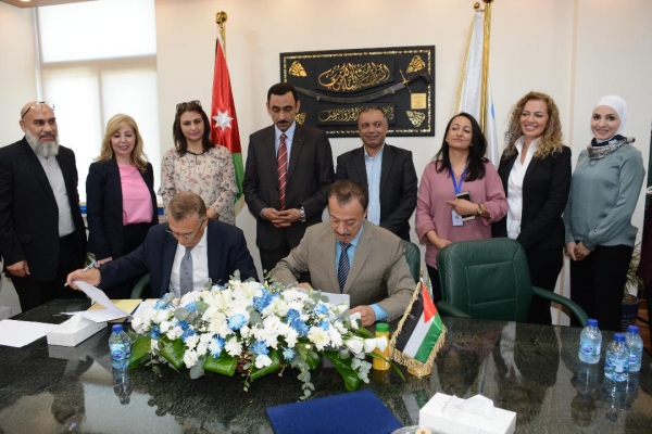 الأردنية لإنتاج الأدوية ومجموعة شركات خوري توقعان إتفاقية توزيع وشراكة