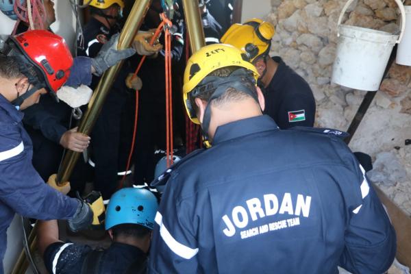 وفاة شخص اثر سقوطه داخل حفرة عميقة في عمان