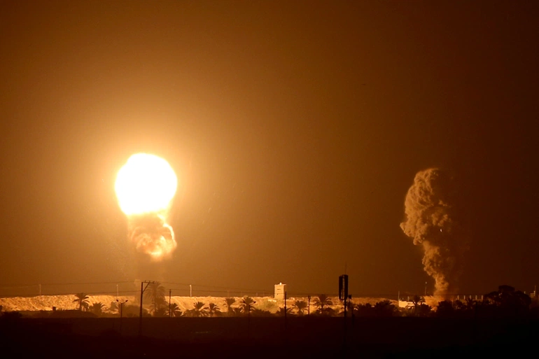 طائرات الاحتلال تهاجم مواقع المقاومة بغزة وصفارات الإنذار تدوي جنوب إسرائيل