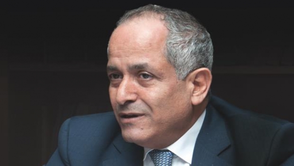 العايد يغادر إلى القاهرة لاستكمال إجراءات انتهاء أعماله كسفير