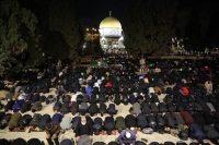 150 ألف مصل يؤدون العشاء والتراويح بالمسجد الأقصى المبارك بالقدس المحتلة