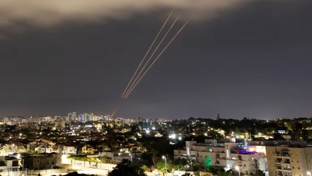 يديعوت أحرونوت: ليلة الهجوم الإيراني كانت مهزلة استراتيجية لإسرائيل