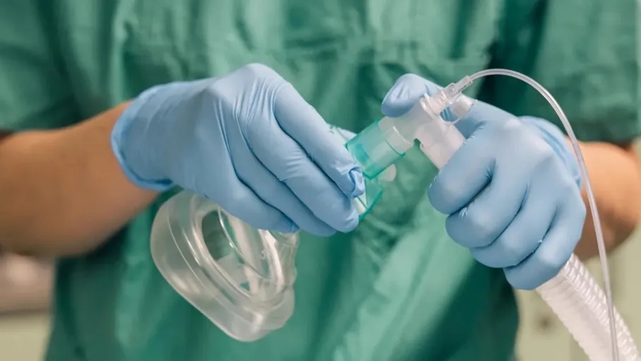 معجزة أم لغز طبي؟ شخص يستيقظ من التخدير ليتحدث لغة لا يعرفها