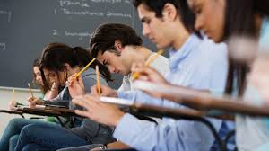 التربية: فصل 92 طالبا من الجامعات بسبب عدم صحة شهاداتهم