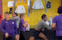 لقطات صادمة توثق اعتداء وحشيا داخل صالة رياضية في أحد أشهر المدن الأمريكية (فيديو)