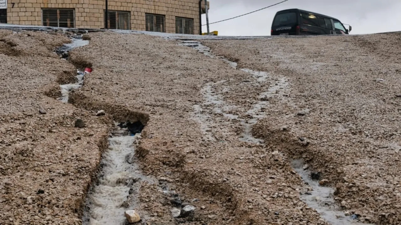 الأشغال: طريق وادي عربة مغلق وإعادة فتحه قد تستغرق أسابيع