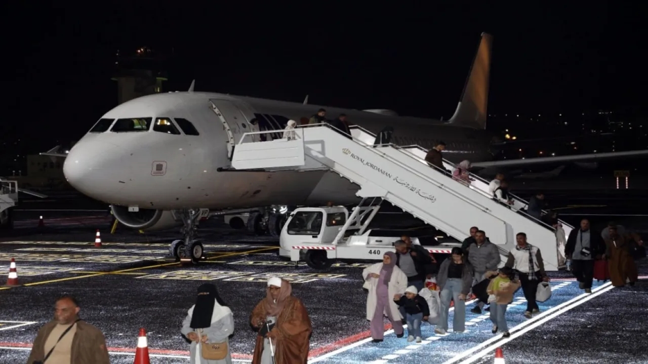 مطار عمّان يستقبل أول طائرة بعد تشغيله