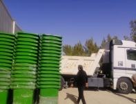 وزارة البيئة توزع 255 حاوية بلاستيكية على محافظات الجنوب