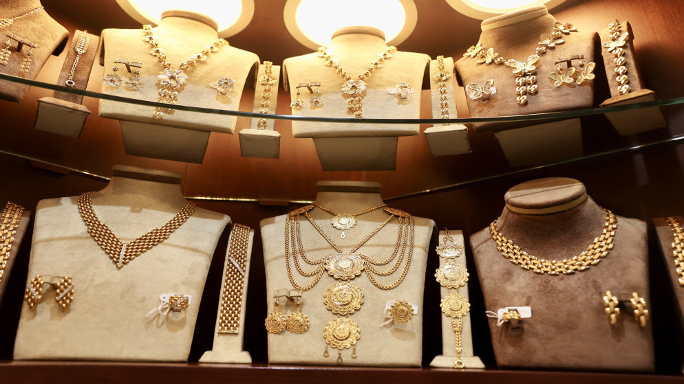 انخفاض أسعار الذهب محليا بالتسعيرة الثالثة.. وعيار 21 عند 101.60 دينار