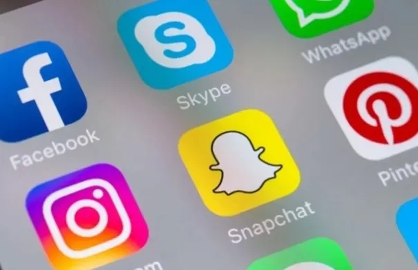 مقترح نيابي بتقييد استخدام منصات التواصل لمن هم دون 16 عاما