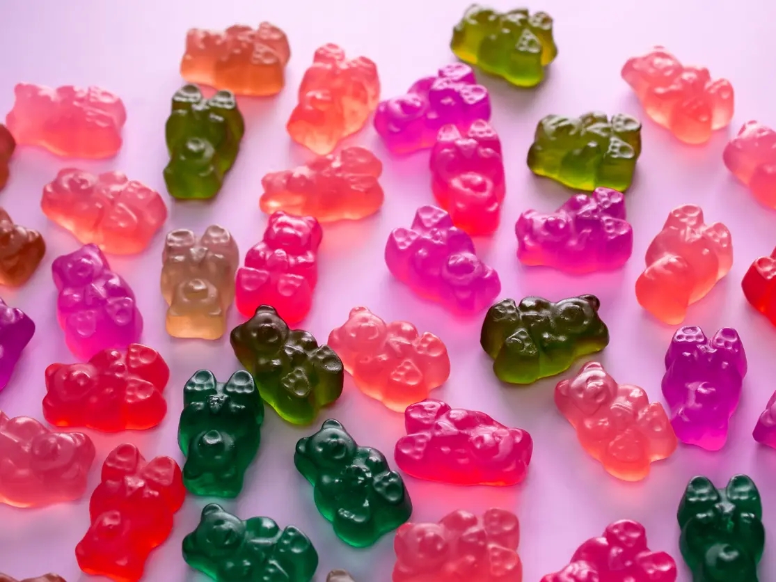 ضبط موظفة حضانة بتهمة تقديم (حلوى مخدرة) للاطفال