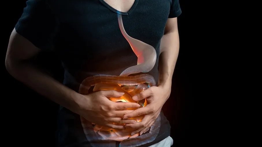 أطعمة ومشروبات يومية تسمم جسمك بالبلاستيك دون أن تشعر