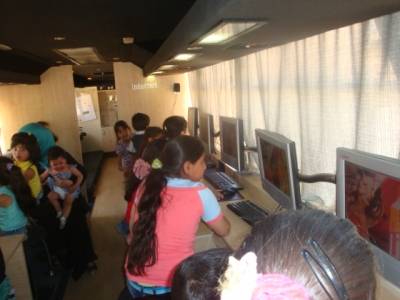  حافلة الأفلام  التابعة لــ Orange الأردن تجوب مدارس محافظة المفرق