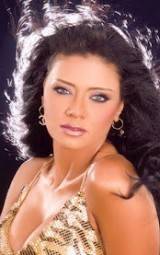 رانيا يوسف ترتدي المايوه وتظهر شبه عارية