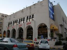 مطعم جبري يحتل شوارع الجاردنز