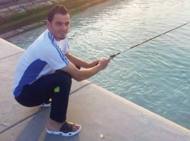 لاعبو الرمثا يصيدون الأسماك على شواطئ الدوحة