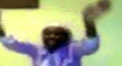 فيديو: خادمة أثيوبية تؤدي حركات هستيرية وتدعي اتصالها بالسماء