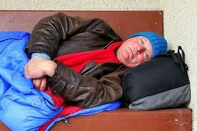 صور: أشهر مذيعي BBC يتحول إلى مشرد في شوارع أمريكا