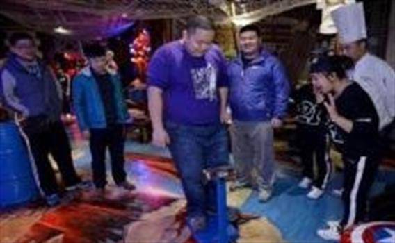 وجبات مجانية وتخفيضات في مطعم صيني حسب الوزن !